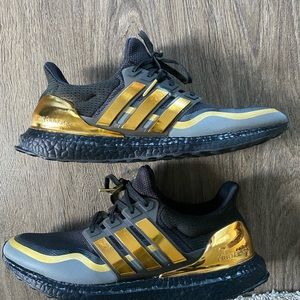 Adidas ultraboost Metallic Gold